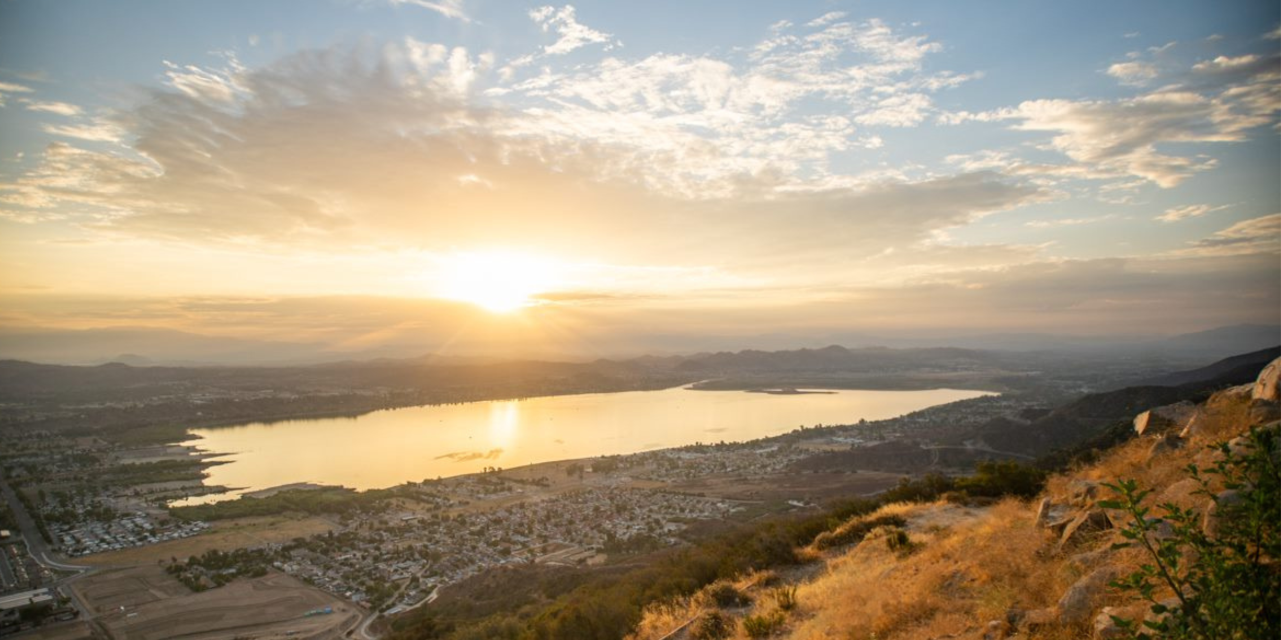 Lake Elsinore picture from the Mountain View